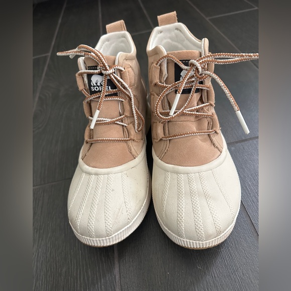 Sorel Out ‘n About Boots - Picture 2 of 4